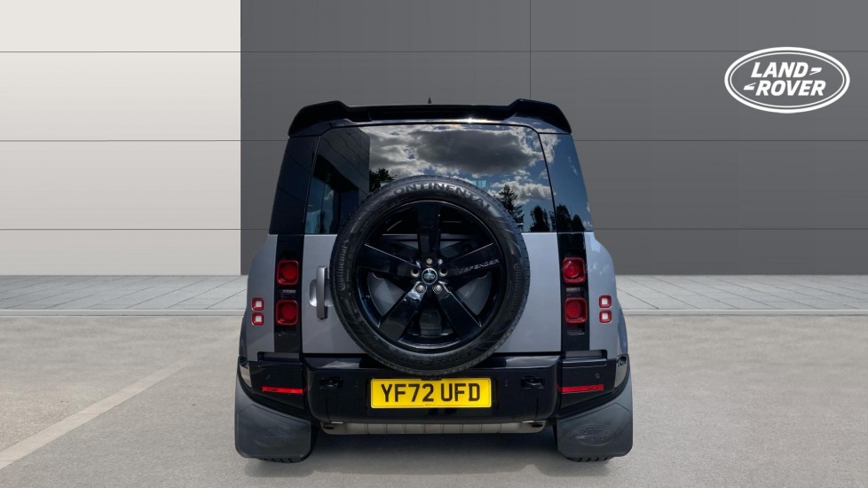 Land Rover Defender 2.0 P400e X-Dynamic SE 110 5dr Auto Estate - Image 6