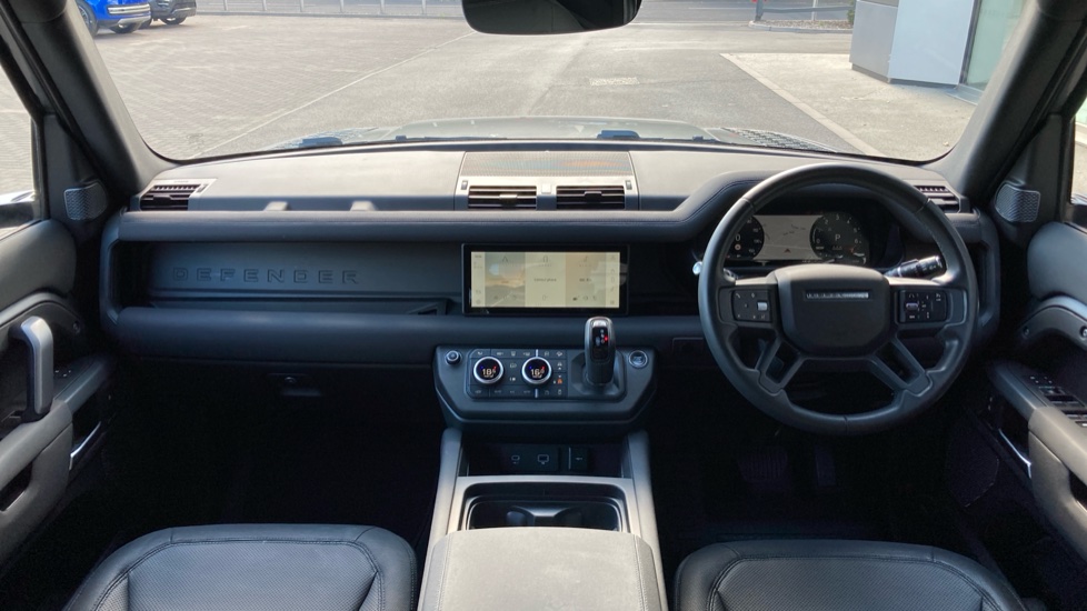 Land Rover Defender 2.0 P400e X-Dynamic SE 110 5dr Auto Estate - Image 9