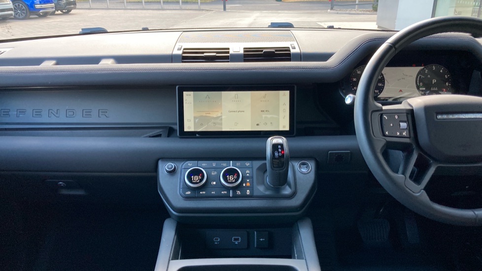 Land Rover Defender 2.0 P400e X-Dynamic SE 110 5dr Auto Estate - Image 14