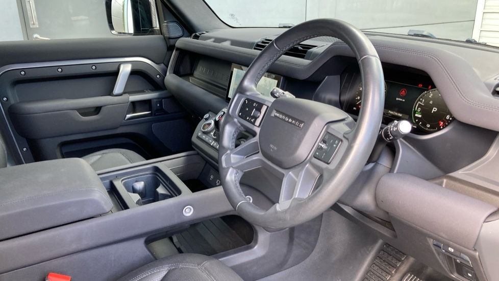 Land Rover Defender 2.0 P400e X-Dynamic SE 110 5dr Auto Estate - Image 26