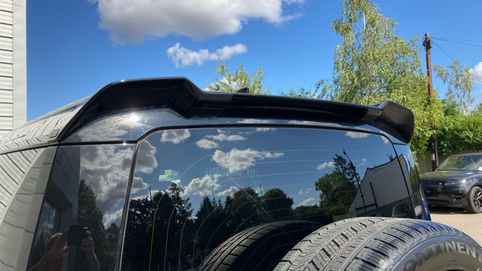 Land Rover Defender 2.0 P400e X-Dynamic SE 110 5dr Auto Estate - Image 45