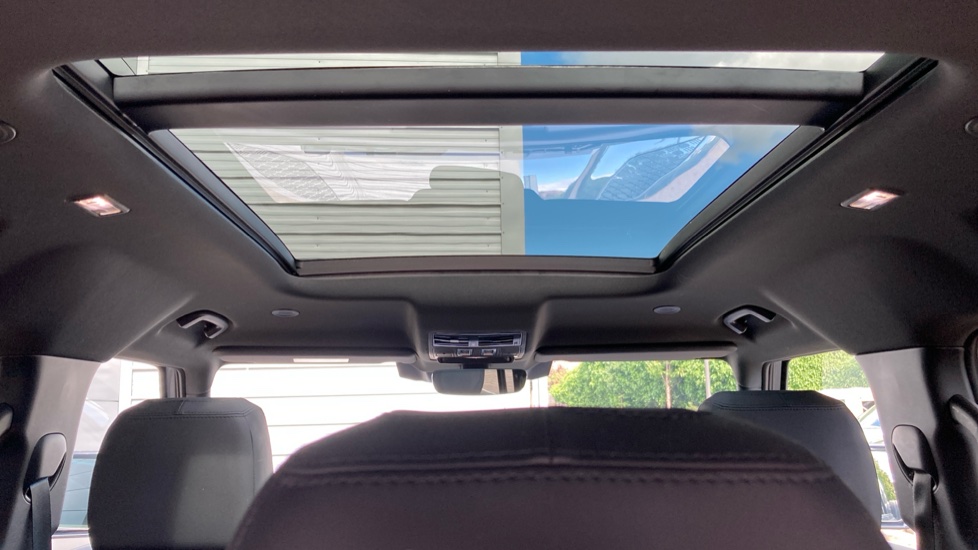 Land Rover Defender 2.0 P400e X-Dynamic SE 110 5dr Auto Estate - Image 49