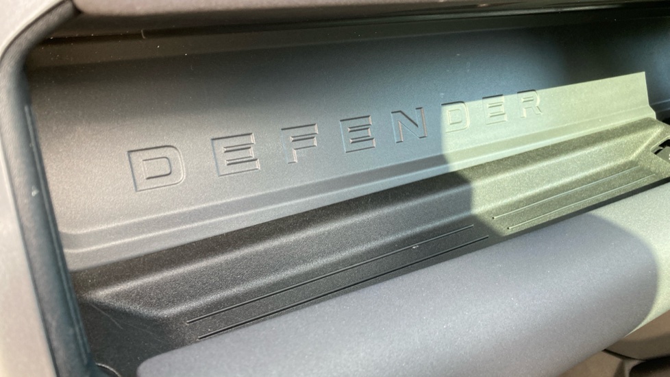 Land Rover Defender 2.0 P400e X-Dynamic SE 110 5dr Auto Estate - Image 55