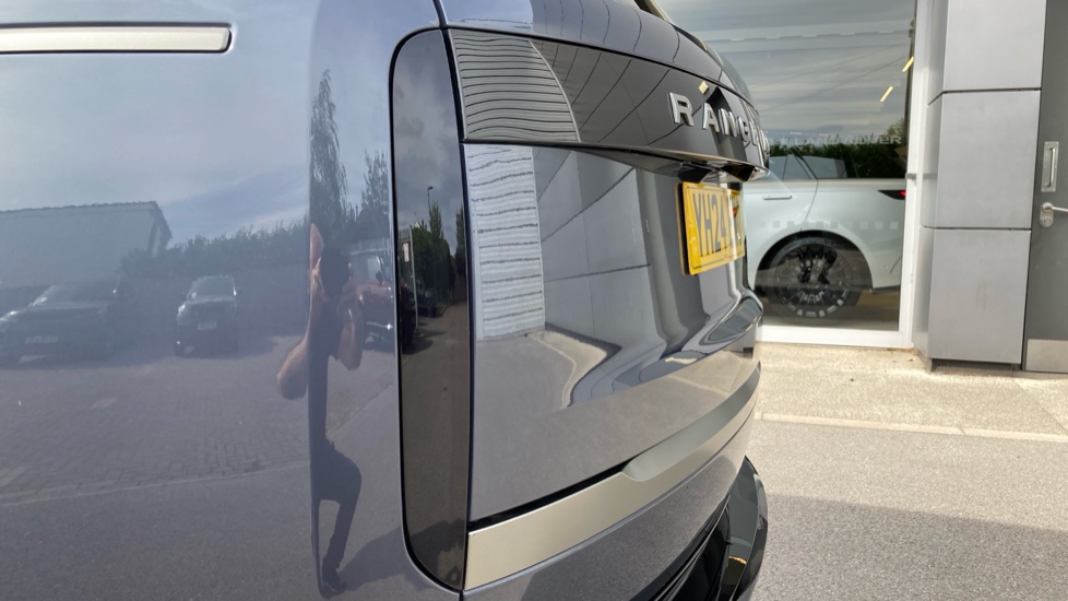 Land Rover Range Rover 3.0 D350 Autobiography 4dr Auto Diesel Estate - Image 19