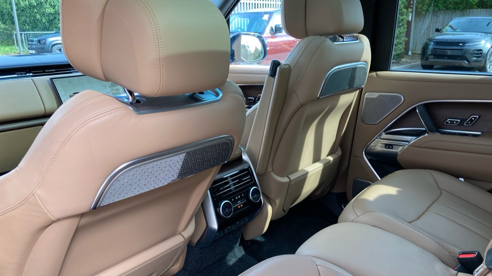 Land Rover Range Rover 3.0 D350 Autobiography 4dr Auto Diesel Estate - Image 53