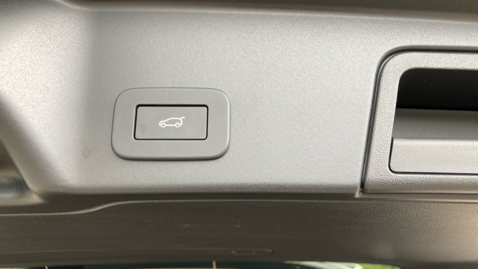 Land Rover Range Rover Evoque 1.5 P270e Dynamic SE 5dr Auto Hatchback - Image 47
