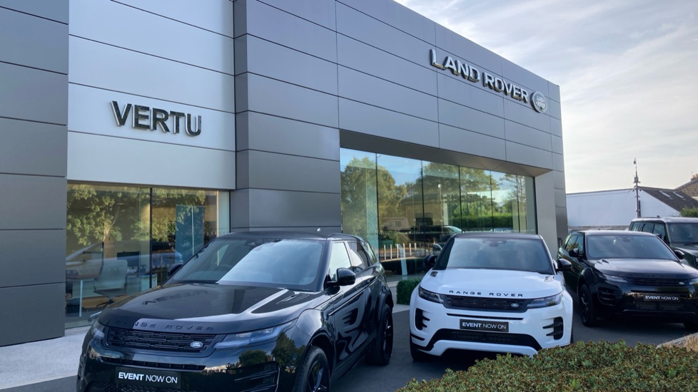 Land Rover Range Rover Evoque 1.5 P270e Dynamic SE 5dr Auto Hatchback - Image 55