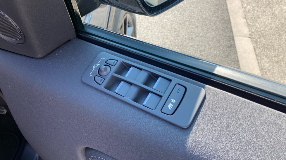 Land Rover Discovery Sport 2.0 D200 Landmark 5dr Auto [5 Seat] Diesel Station Wagon - Image 22