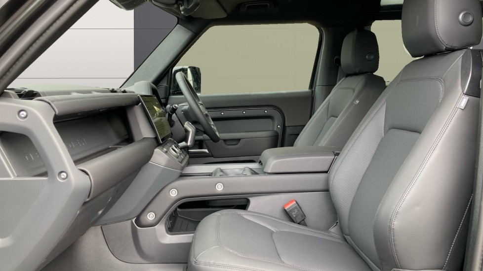 Land Rover Defender 3.0 D250 X-Dynamic SE 90 3dr Auto Diesel Estate - Image 3