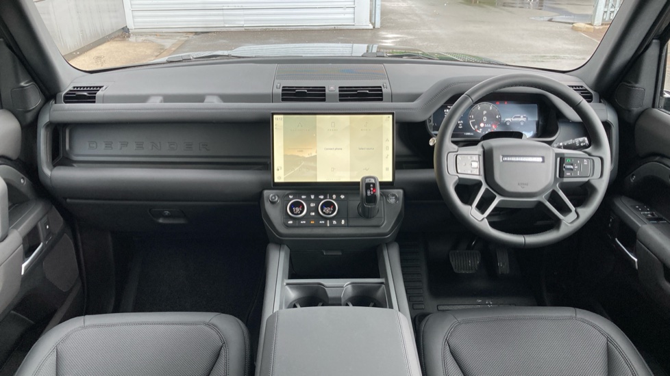 Land Rover Defender 3.0 D250 X-Dynamic SE 90 3dr Auto Diesel Estate - Image 9
