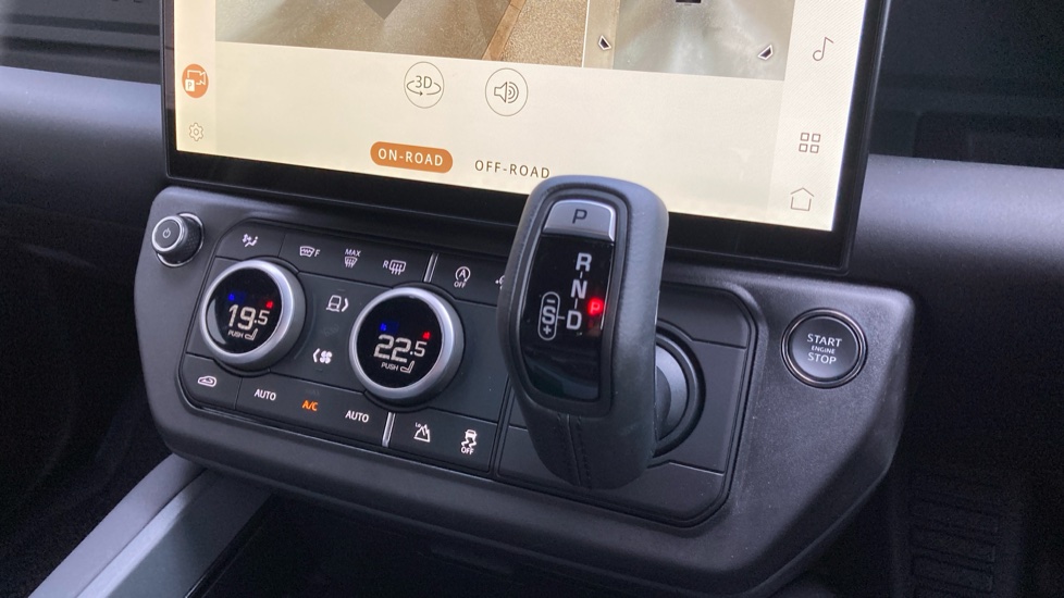 Land Rover Defender 3.0 D250 X-Dynamic SE 90 3dr Auto Diesel Estate - Image 13