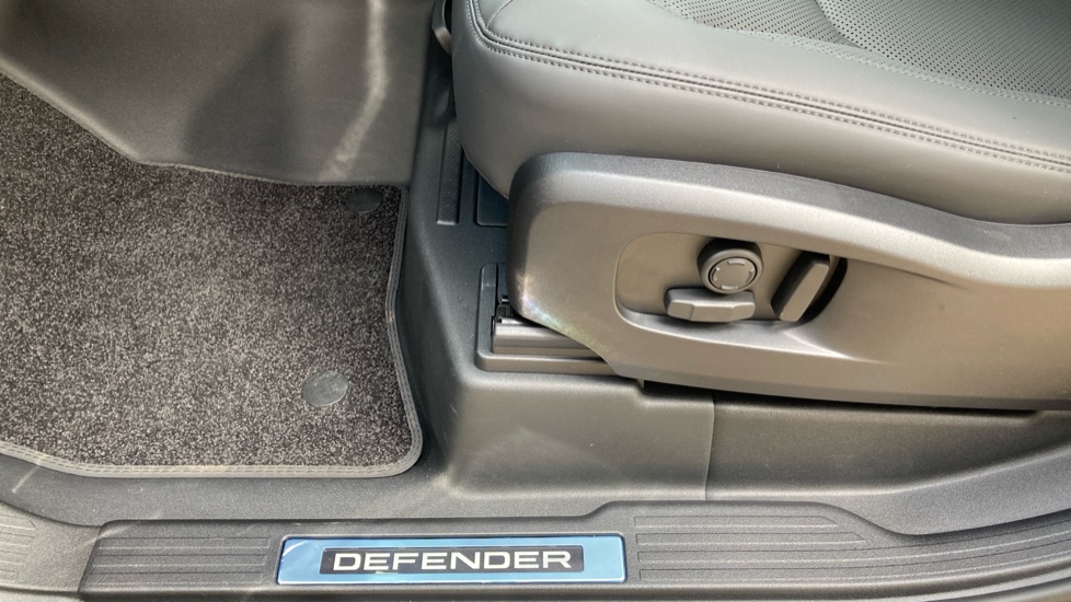 Land Rover Defender 3.0 D250 X-Dynamic SE 90 3dr Auto Diesel Estate - Image 42