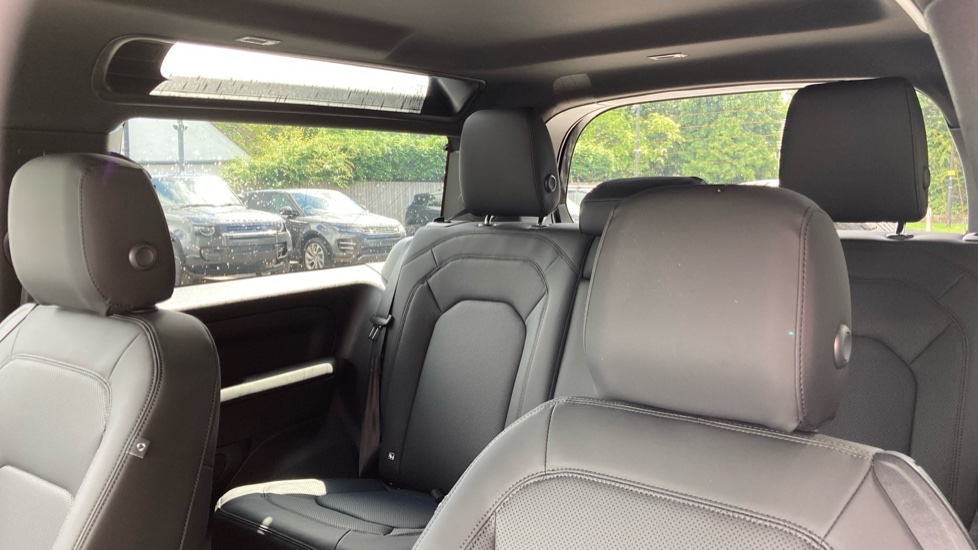 Land Rover Defender 3.0 D250 X-Dynamic SE 90 3dr Auto Diesel Estate - Image 44
