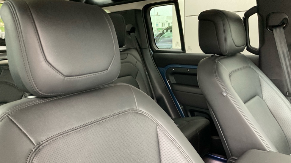 Land Rover Defender 3.0 D250 HSE 110 5dr Auto [7 Seat] Diesel Estate - Image 24