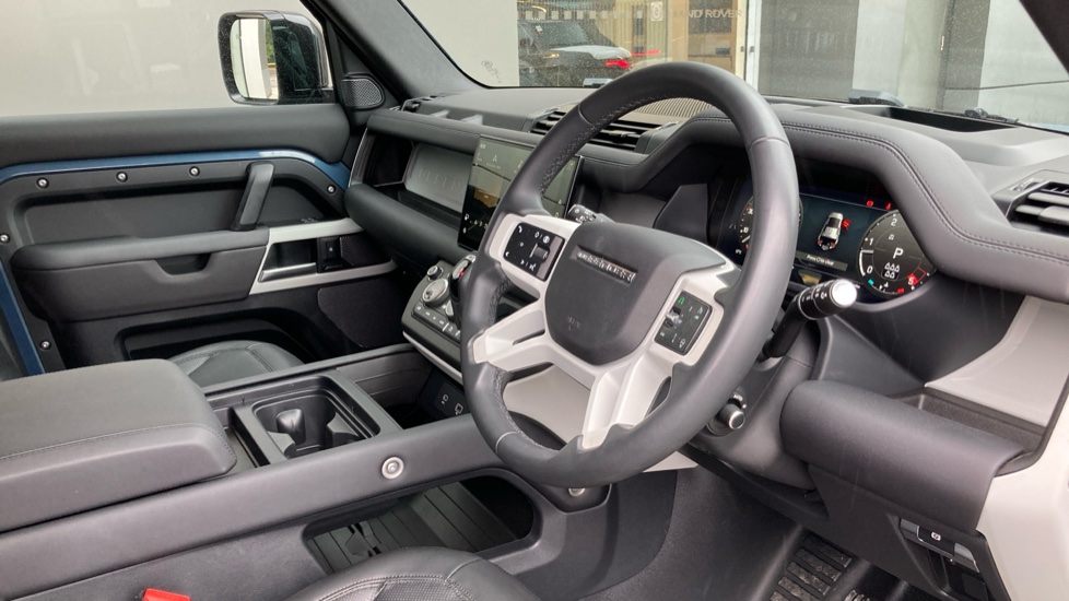 Land Rover Defender 3.0 D250 HSE 110 5dr Auto [7 Seat] Diesel Estate - Image 25