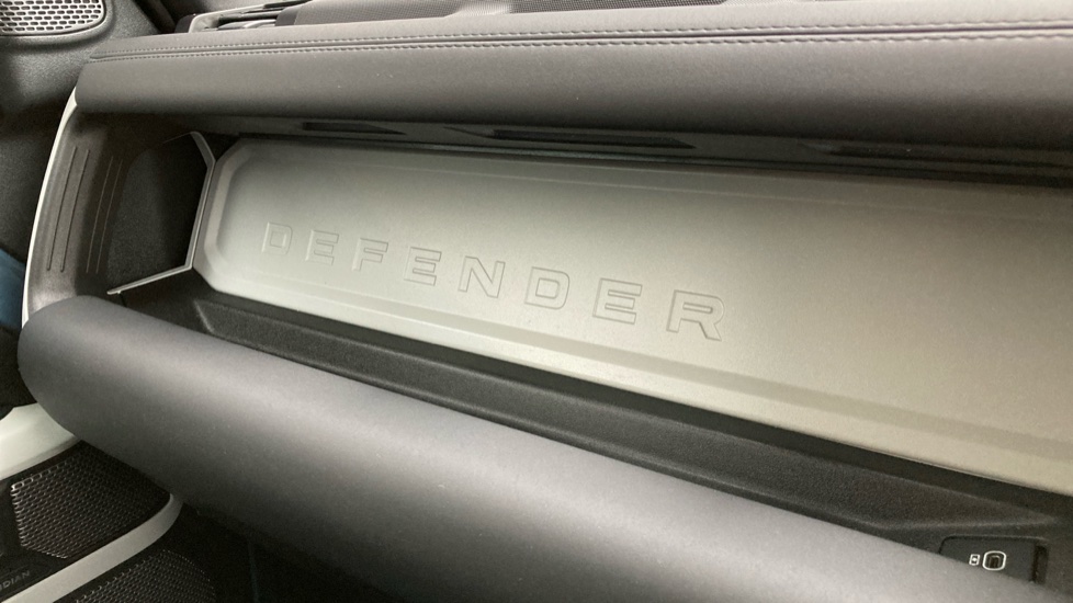 Land Rover Defender 3.0 D250 HSE 110 5dr Auto [7 Seat] Diesel Estate - Image 48