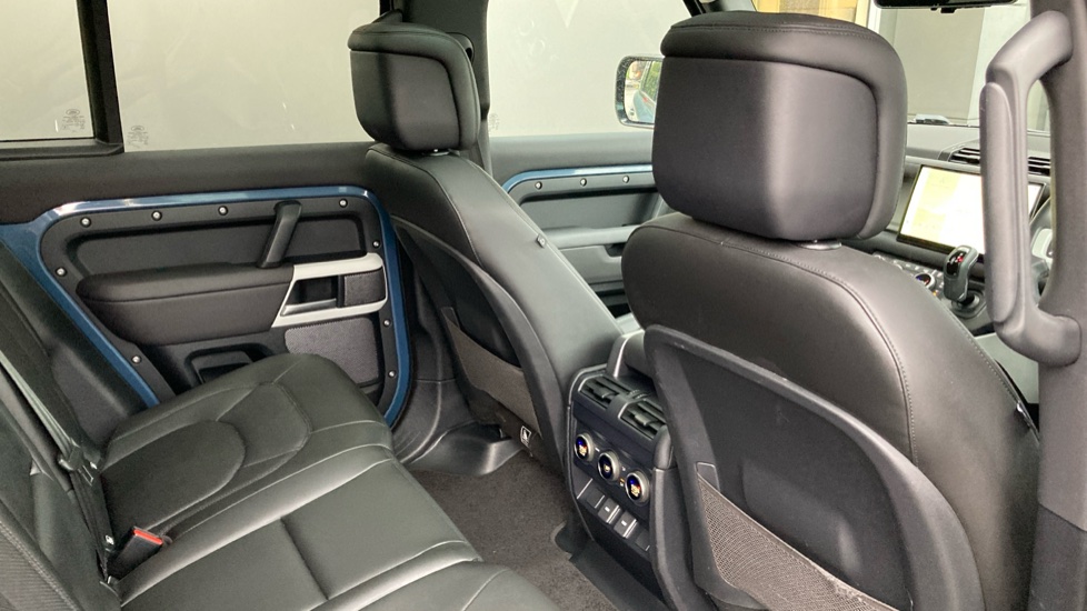 Land Rover Defender 3.0 D250 HSE 110 5dr Auto [7 Seat] Diesel Estate - Image 50
