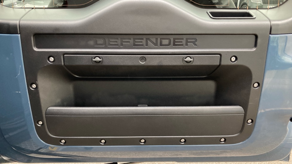 Land Rover Defender 3.0 D250 HSE 110 5dr Auto [7 Seat] Diesel Estate - Image 55