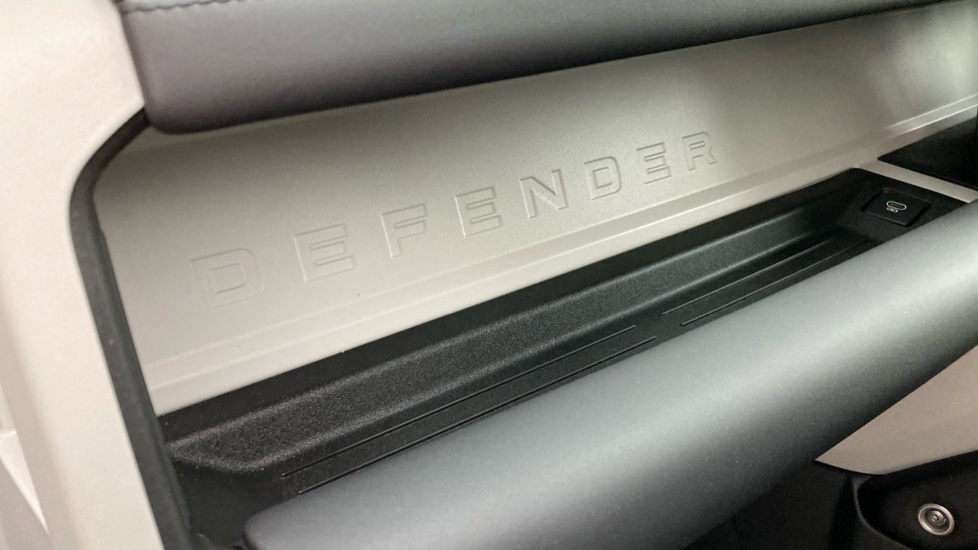 Land Rover Defender 3.0 D250 HSE 110 5dr Auto [7 Seat] Diesel Estate - Image 61