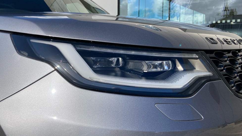Land Rover Discovery 3.0 D300 R-Dynamic HSE 5dr Auto Diesel Station Wagon - Image 17