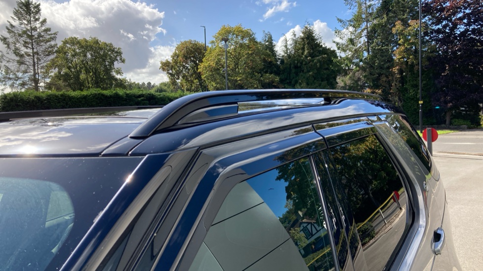 Land Rover Discovery 3.0 D300 R-Dynamic HSE 5dr Auto Diesel Station Wagon - Image 52