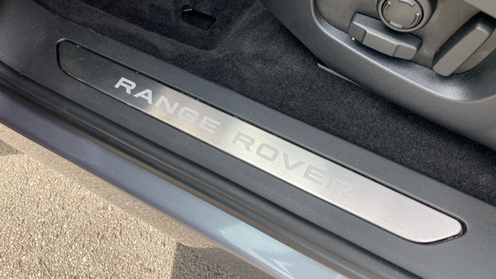 Land Rover Range Rover Evoque 2.0 D200 Dynamic SE 5dr Auto Diesel Hatchback - Image 30