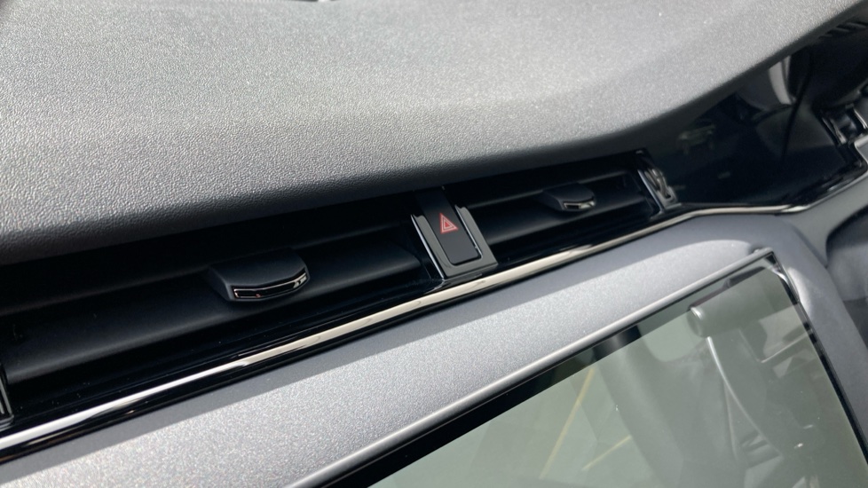 Land Rover Range Rover Evoque 2.0 D200 Dynamic SE 5dr Auto Diesel Hatchback - Image 36