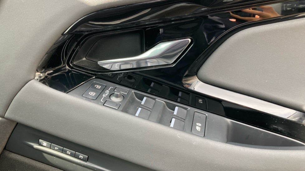 Land Rover Range Rover Evoque 2.0 D200 Dynamic SE 5dr Auto Diesel Hatchback - Image 38