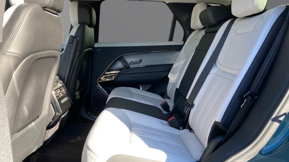 Land Rover Range Rover Sport 3.0 P460e Dynamic SE 5dr Auto Estate - Image 4