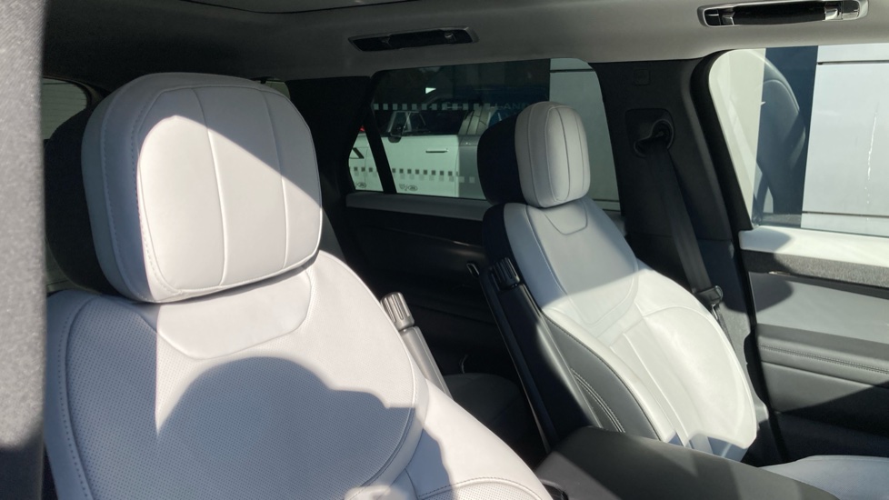 Land Rover Range Rover Sport 3.0 P460e Dynamic SE 5dr Auto Estate - Image 23