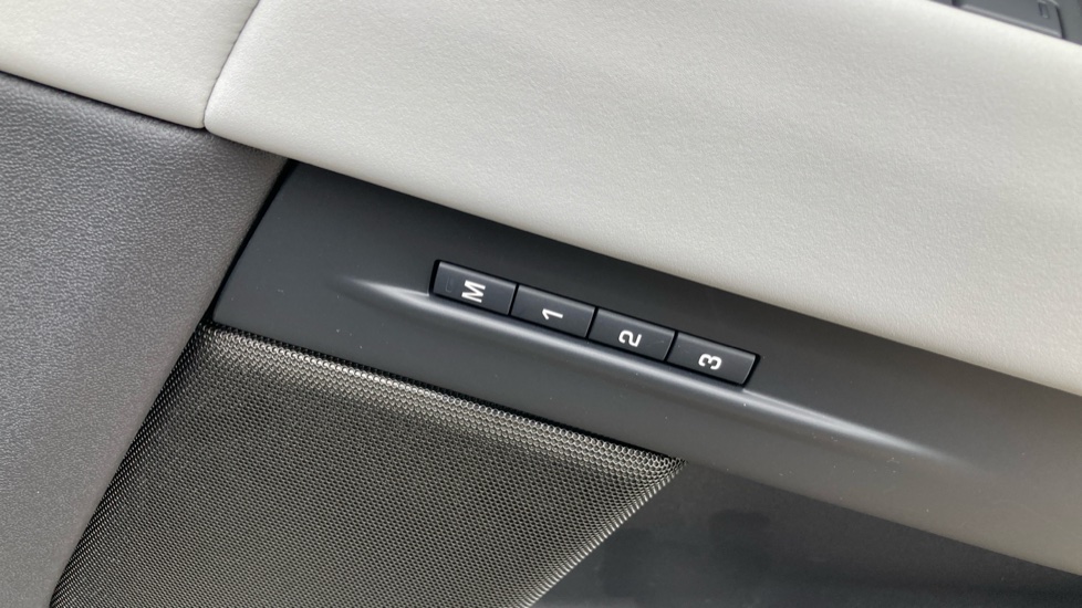 Land Rover Range Rover Evoque 2.0 D200 Dynamic SE 5dr Auto Diesel Hatchback - Image 24