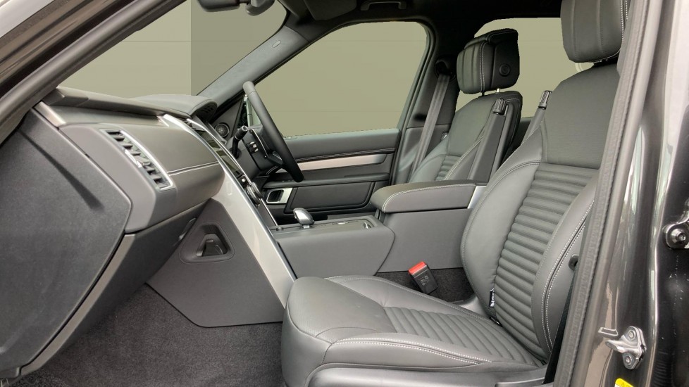 Land Rover Discovery 3.0 D350 Tempest 5dr Auto Diesel Station Wagon - Image 3