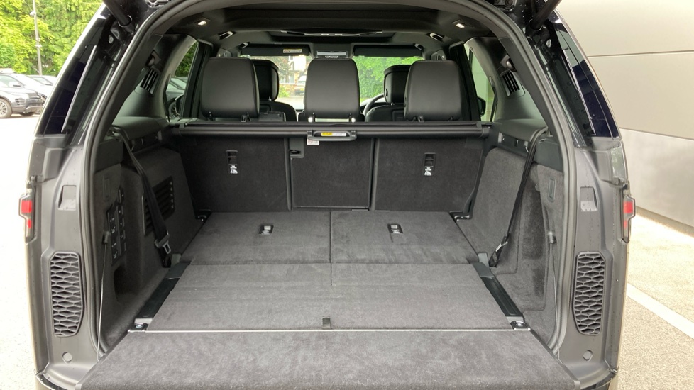 Land Rover Discovery 3.0 D350 Tempest 5dr Auto Diesel Station Wagon - Image 10