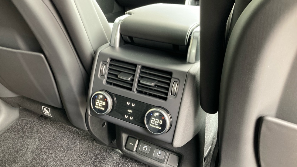 Land Rover Discovery 3.0 D350 Tempest 5dr Auto Diesel Station Wagon - Image 18