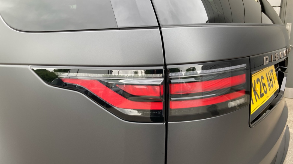 Land Rover Discovery 3.0 D350 Tempest 5dr Auto Diesel Station Wagon - Image 19