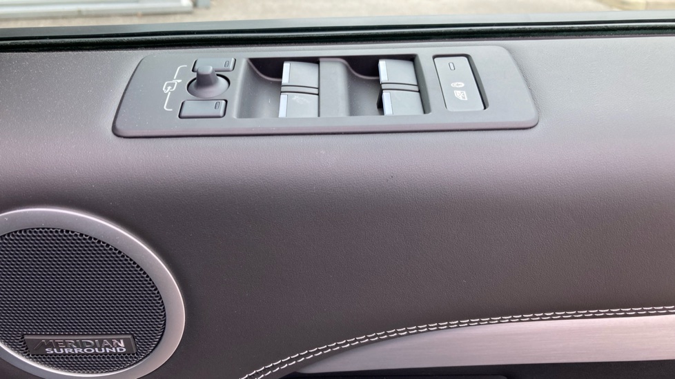 Land Rover Discovery 3.0 D350 Tempest 5dr Auto Diesel Station Wagon - Image 25