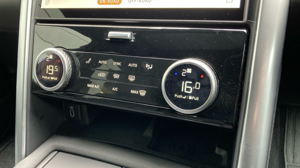 Land Rover Discovery 3.0 D350 Tempest 5dr Auto Diesel Station Wagon - Image 40