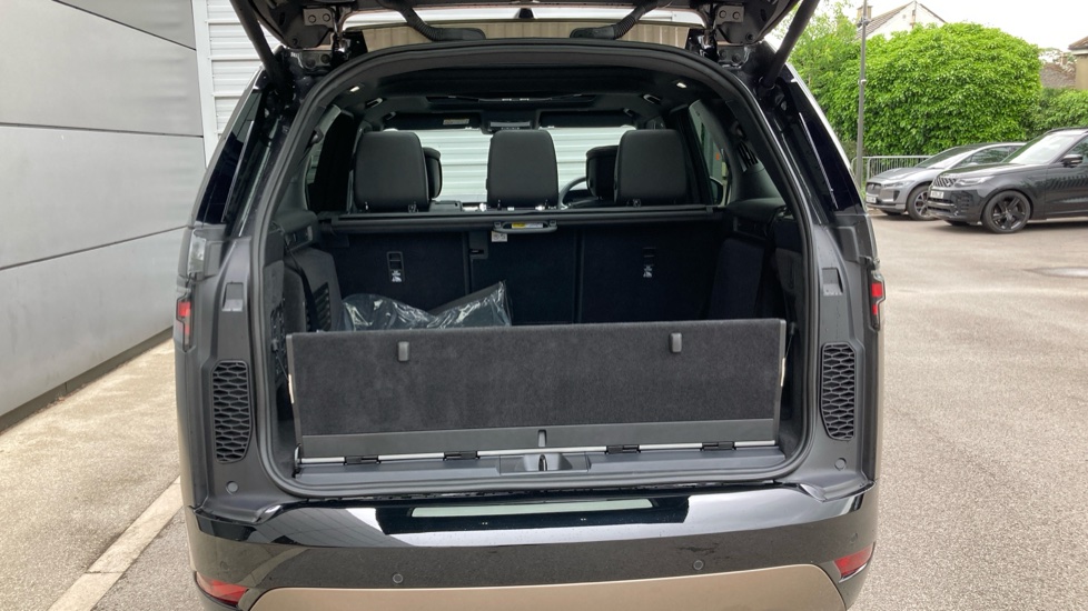 Land Rover Discovery 3.0 D350 Tempest 5dr Auto Diesel Station Wagon - Image 51
