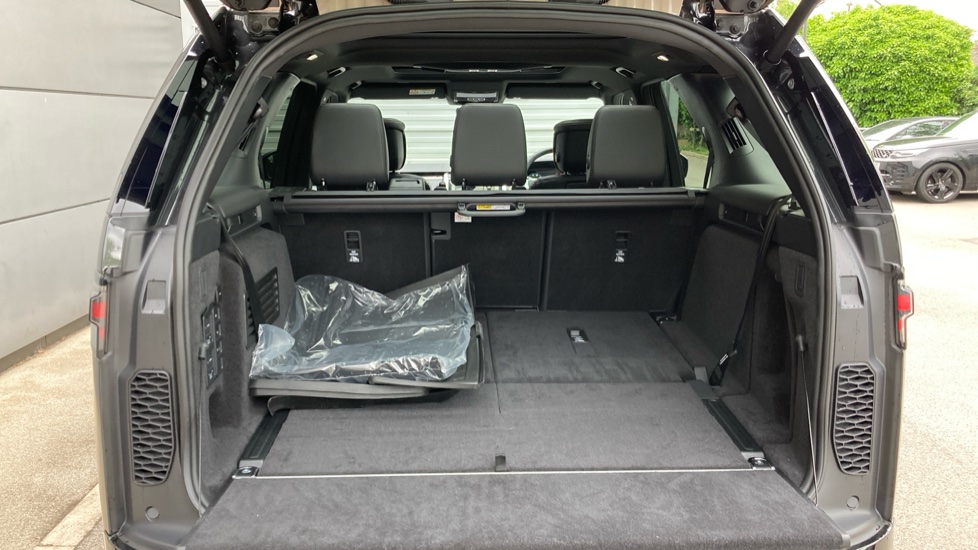 Land Rover Discovery 3.0 D350 Tempest 5dr Auto Diesel Station Wagon - Image 53