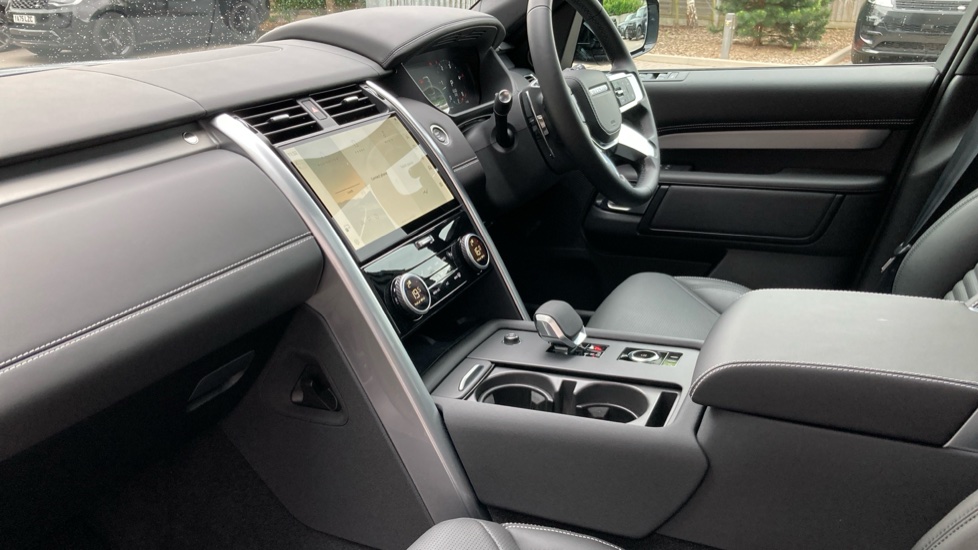 Land Rover Discovery 3.0 D350 Tempest 5dr Auto Diesel Station Wagon - Image 61