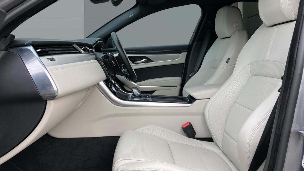 Jaguar XF 2.0 D200 R-Dynamic SE Black 4dr Auto Diesel Saloon - Image 3