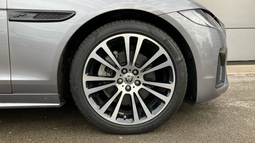 Jaguar XF 2.0 D200 R-Dynamic SE Black 4dr Auto Diesel Saloon - Image 8
