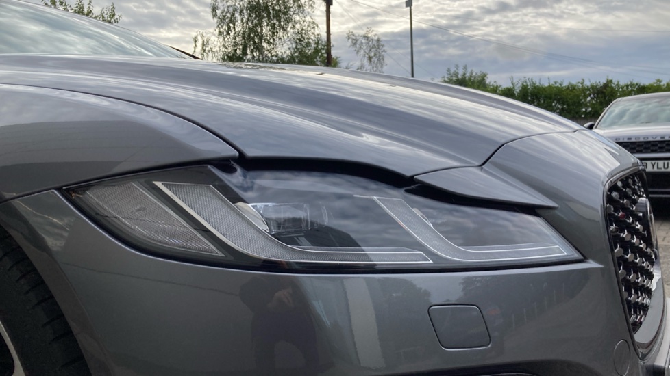 Jaguar XF 2.0 D200 R-Dynamic SE Black 4dr Auto Diesel Saloon - Image 17