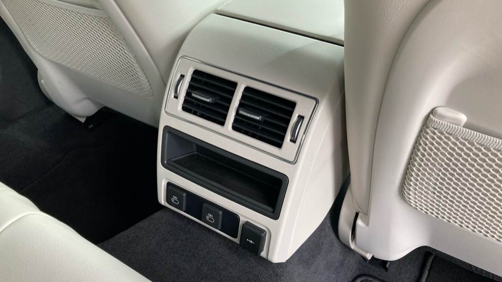 Jaguar XF 2.0 D200 R-Dynamic SE Black 4dr Auto Diesel Saloon - Image 18