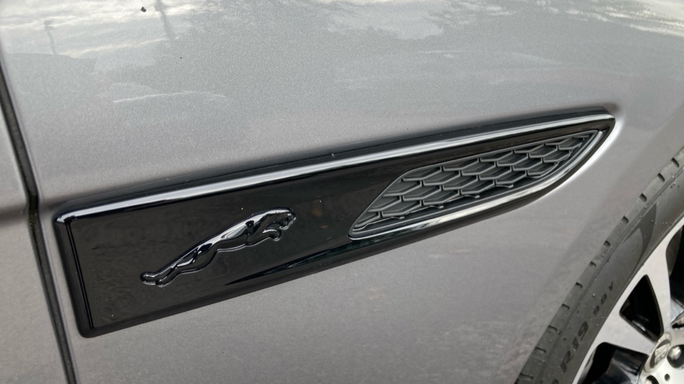 Jaguar XF 2.0 D200 R-Dynamic SE Black 4dr Auto Diesel Saloon - Image 20