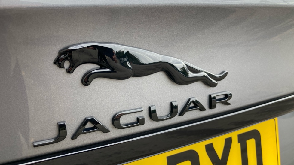 Jaguar XF 2.0 D200 R-Dynamic SE Black 4dr Auto Diesel Saloon - Image 21