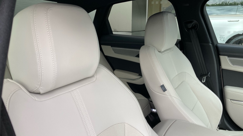 Jaguar XF 2.0 D200 R-Dynamic SE Black 4dr Auto Diesel Saloon - Image 26