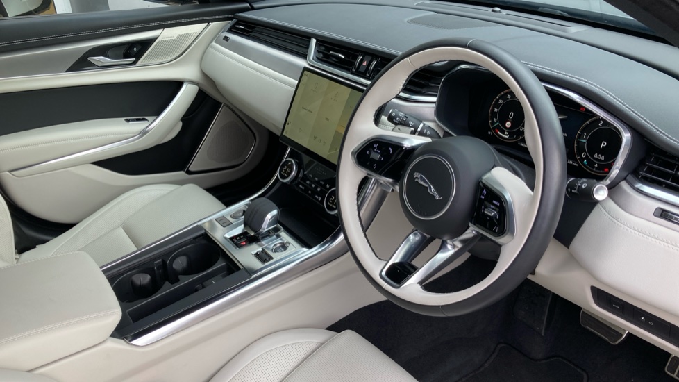 Jaguar XF 2.0 D200 R-Dynamic SE Black 4dr Auto Diesel Saloon - Image 27