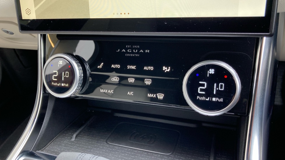 Jaguar XF 2.0 D200 R-Dynamic SE Black 4dr Auto Diesel Saloon - Image 32