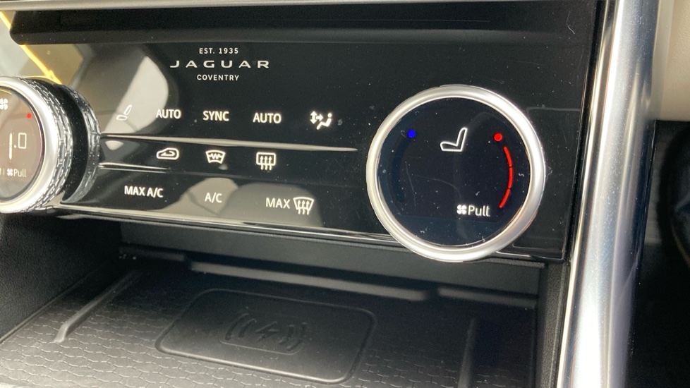 Jaguar XF 2.0 D200 R-Dynamic SE Black 4dr Auto Diesel Saloon - Image 33